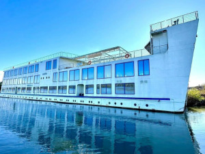 Hotel Plutitor BELLA MARINA