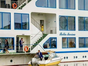 Hotel Plutitor BELLA MARINA