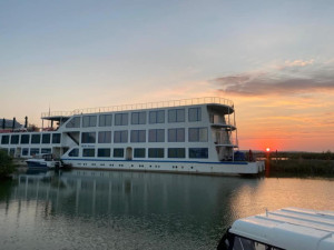 Hotel Plutitor BELLA MARINA