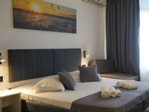 Hotel CALIFORNIA