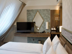 Hotel CRYSTAL