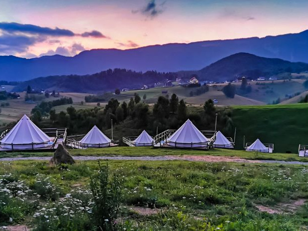 URSA MICA GLAMPING RESORT