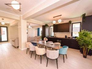AQUARIUM RESIDENCE PENTHOUSE 6