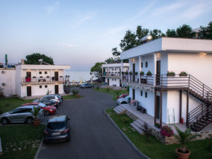 . LA MARE