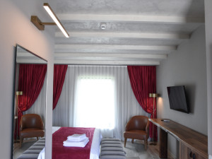 CAMERE BLACK SEA HORSES