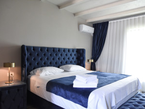 CAMERE BLACK SEA HORSES