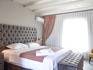 CAMERE BLACK SEA HORSES